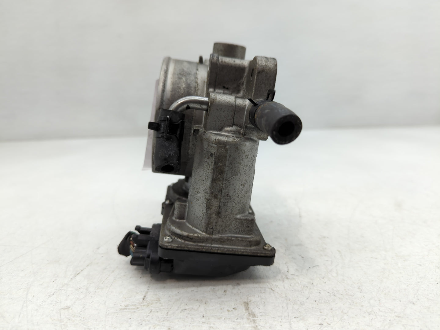 2013-2018 Hyundai Santa Fe Throttle Body P/N:5310 5Q24 35100-3CAA0 Fits Fits 2012 2013 2014 2015 2016 2017 2018 OEM Used Aut