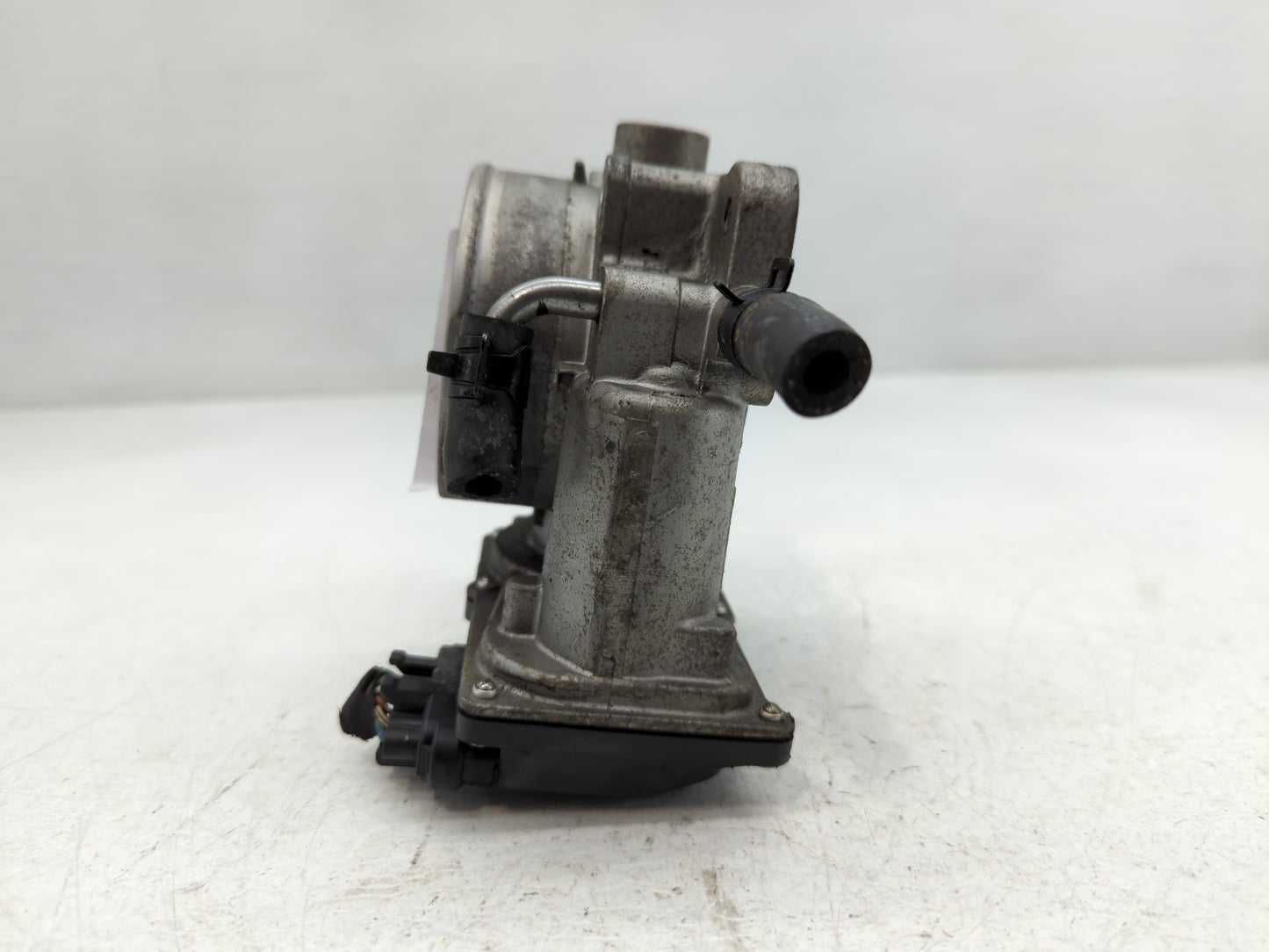 2013-2018 Hyundai Santa Fe Throttle Body P/N:5310 5Q24 35100-3CAA0 Fits Fits 2012 2013 2014 2015 2016 2017 2018 OEM Used Aut