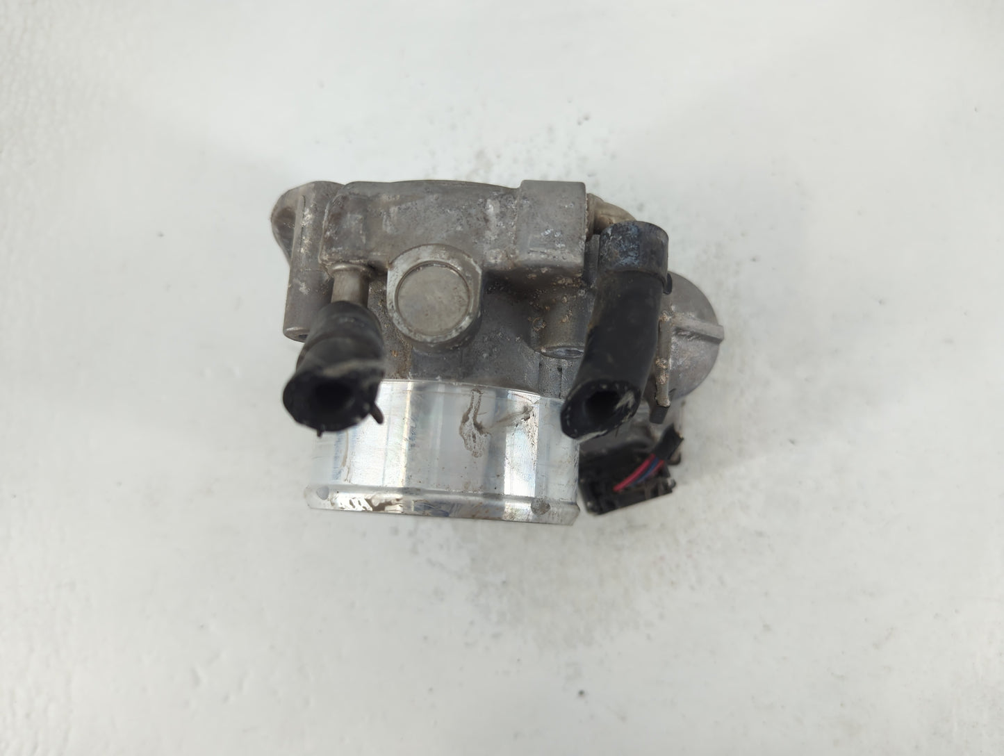 2013 Hyundai Santa Fe Throttle Body P/N:35100-2G700 Fits Fits 2011 2012 2014 2015 2016 OEM Used Auto Parts - Oemusedautopart