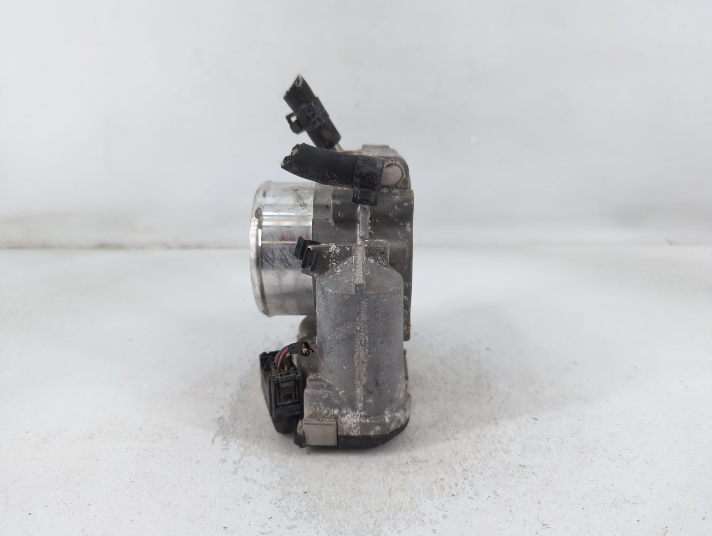 2013 Hyundai Santa Fe Throttle Body P/N:35100-2G700 Fits Fits 2011 2012 2014 2015 2016 OEM Used Auto Parts - Oemusedautopart