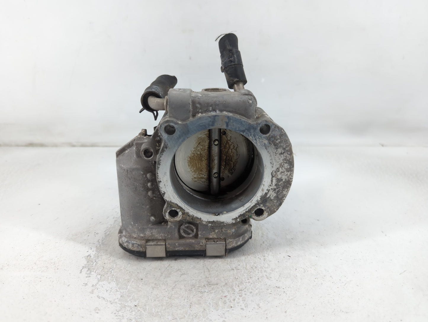 2013 Hyundai Santa Fe Throttle Body P/N:35100-2G700 Fits Fits 2011 2012 2014 2015 2016 OEM Used Auto Parts - Oemusedautopart