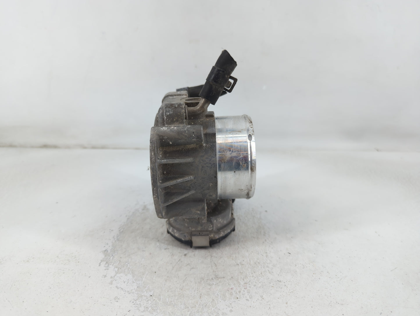 2013 Hyundai Santa Fe Throttle Body P/N:35100-2G700 Fits Fits 2011 2012 2014 2015 2016 OEM Used Auto Parts - Oemusedautopart