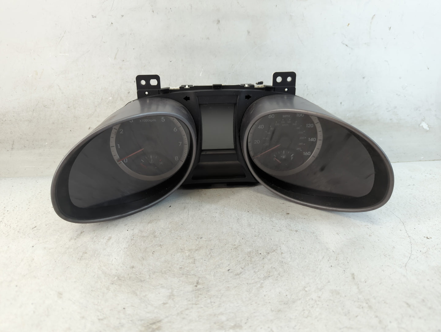 2013-2014 Hyundai Santa Fe Instrument Cluster Speedometer Gauges P/N:TN157560-1016 Fits Fits 2013 2014 OEM Used Auto Parts -