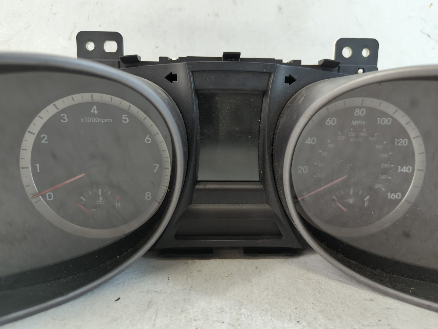 2013-2014 Hyundai Santa Fe Instrument Cluster Speedometer Gauges P/N:TN157560-1016 Fits Fits 2013 2014 OEM Used Auto Parts -