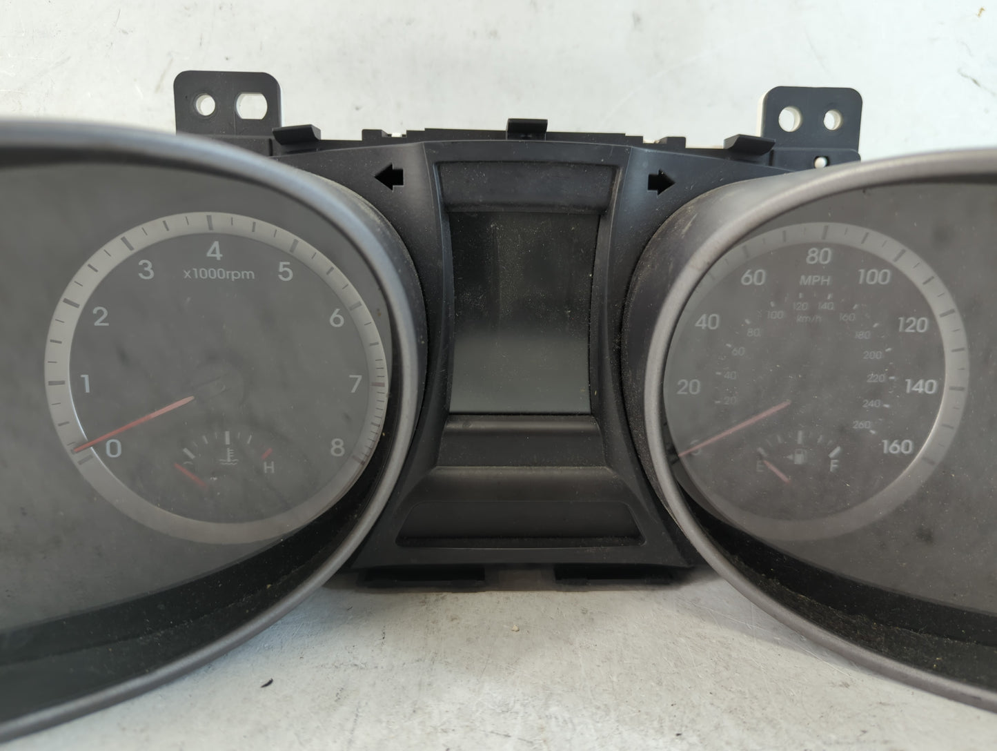 2013-2014 Hyundai Santa Fe Instrument Cluster Speedometer Gauges P/N:TN157560-1016 Fits Fits 2013 2014 OEM Used Auto Parts -