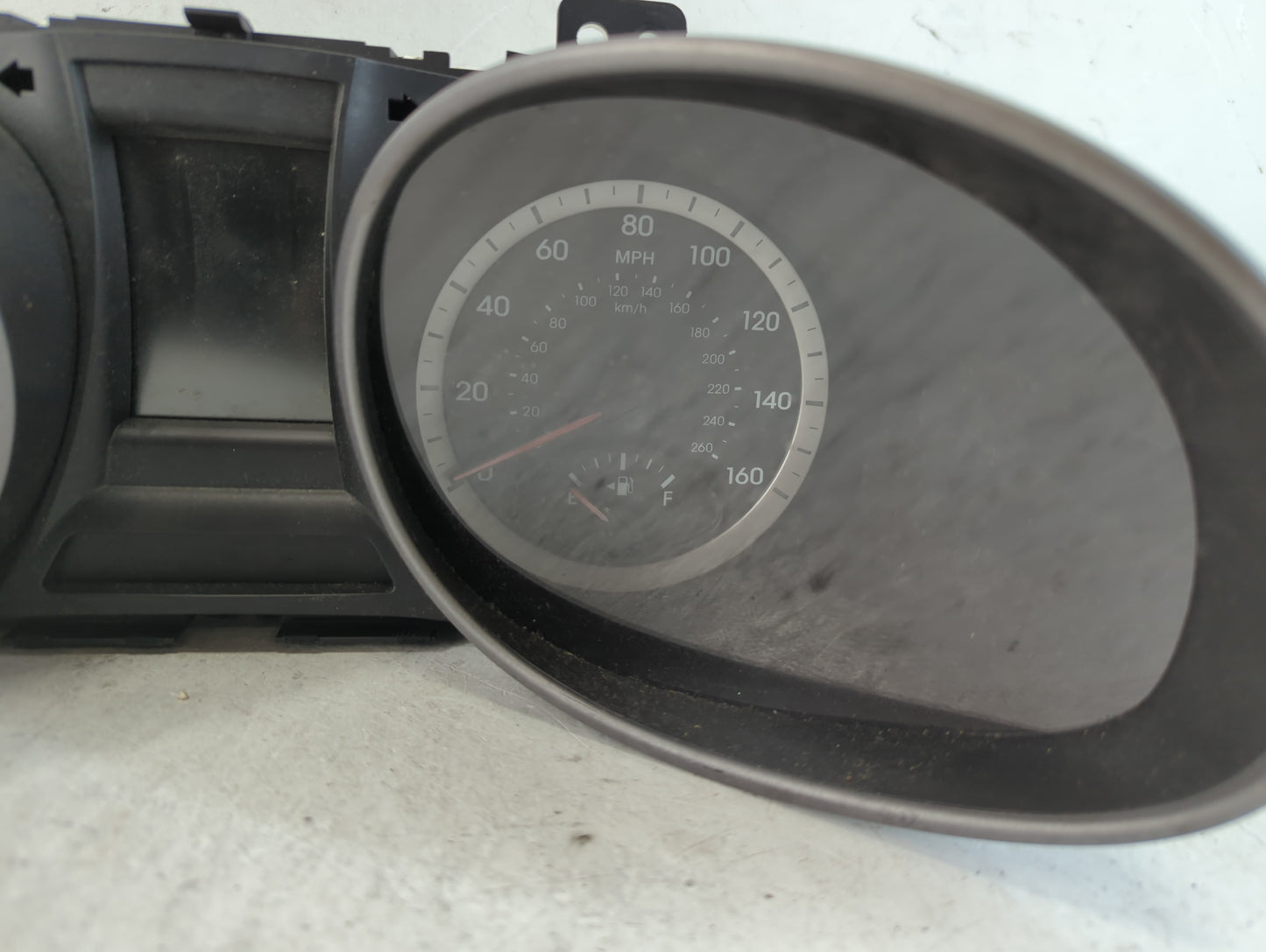 2013-2014 Hyundai Santa Fe Instrument Cluster Speedometer Gauges P/N:TN157560-1016 Fits Fits 2013 2014 OEM Used Auto Parts -