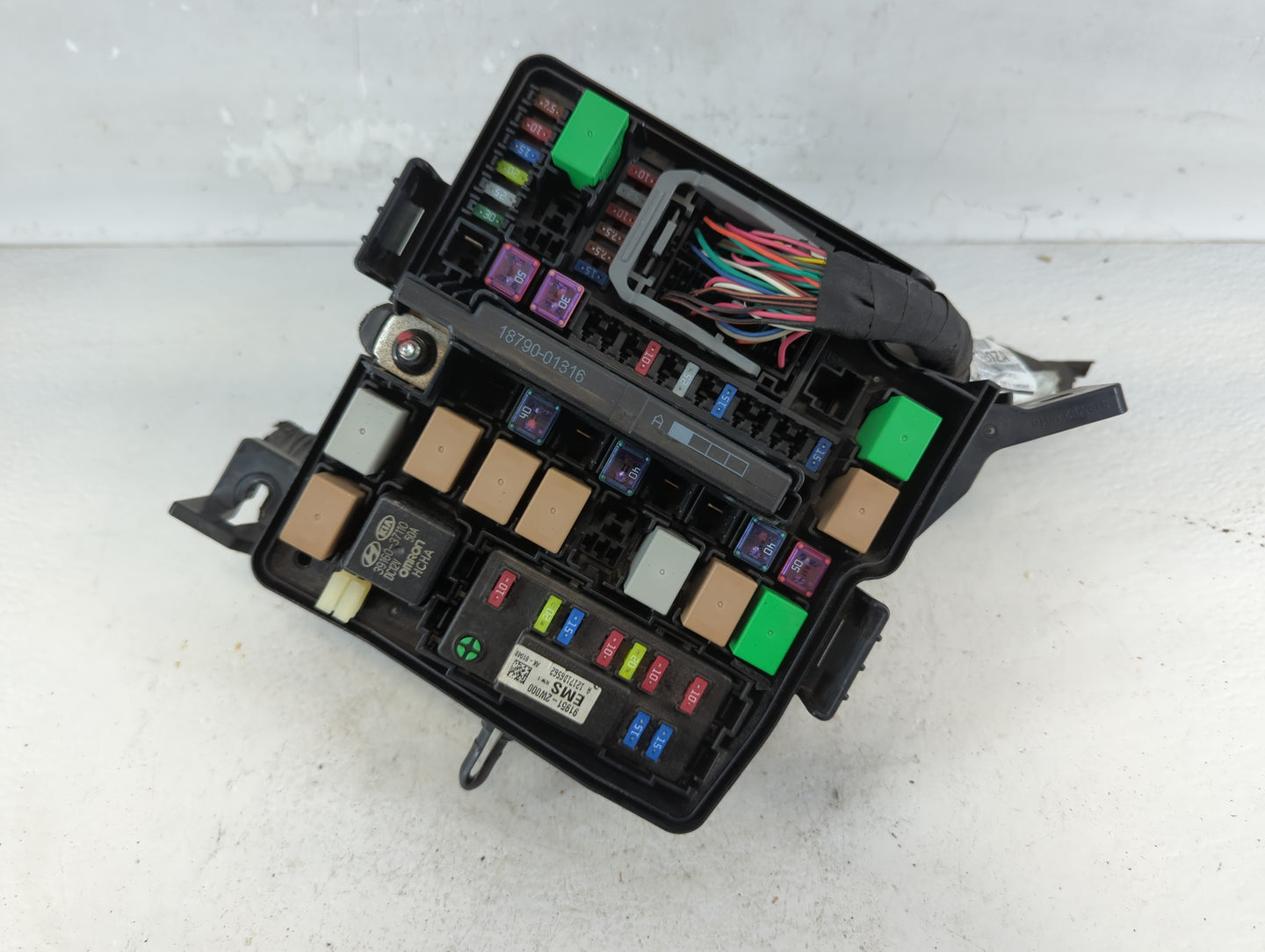 2013 Hyundai Santa Fe Fusebox Fuse Box Panel Relay Module P/N:VSP73320701872110053 Fits OEM Used Auto Parts - Oemusedautopar