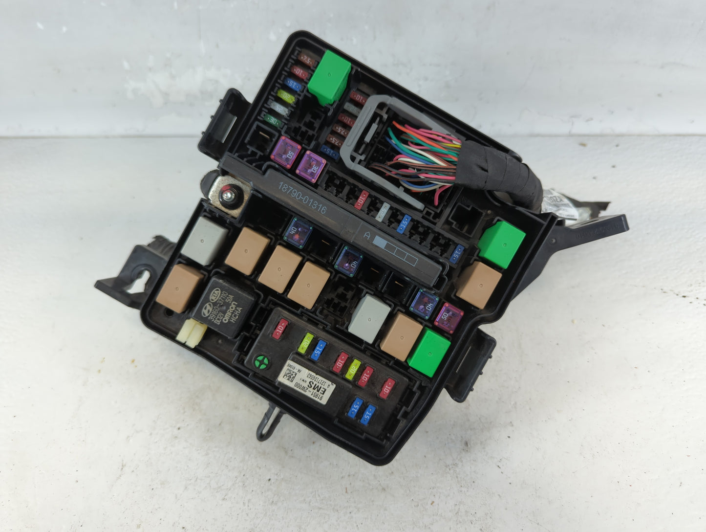 2013 Hyundai Santa Fe Fusebox Fuse Box Panel Relay Module P/N:VSP73320701872110053 Fits OEM Used Auto Parts - Oemusedautopar