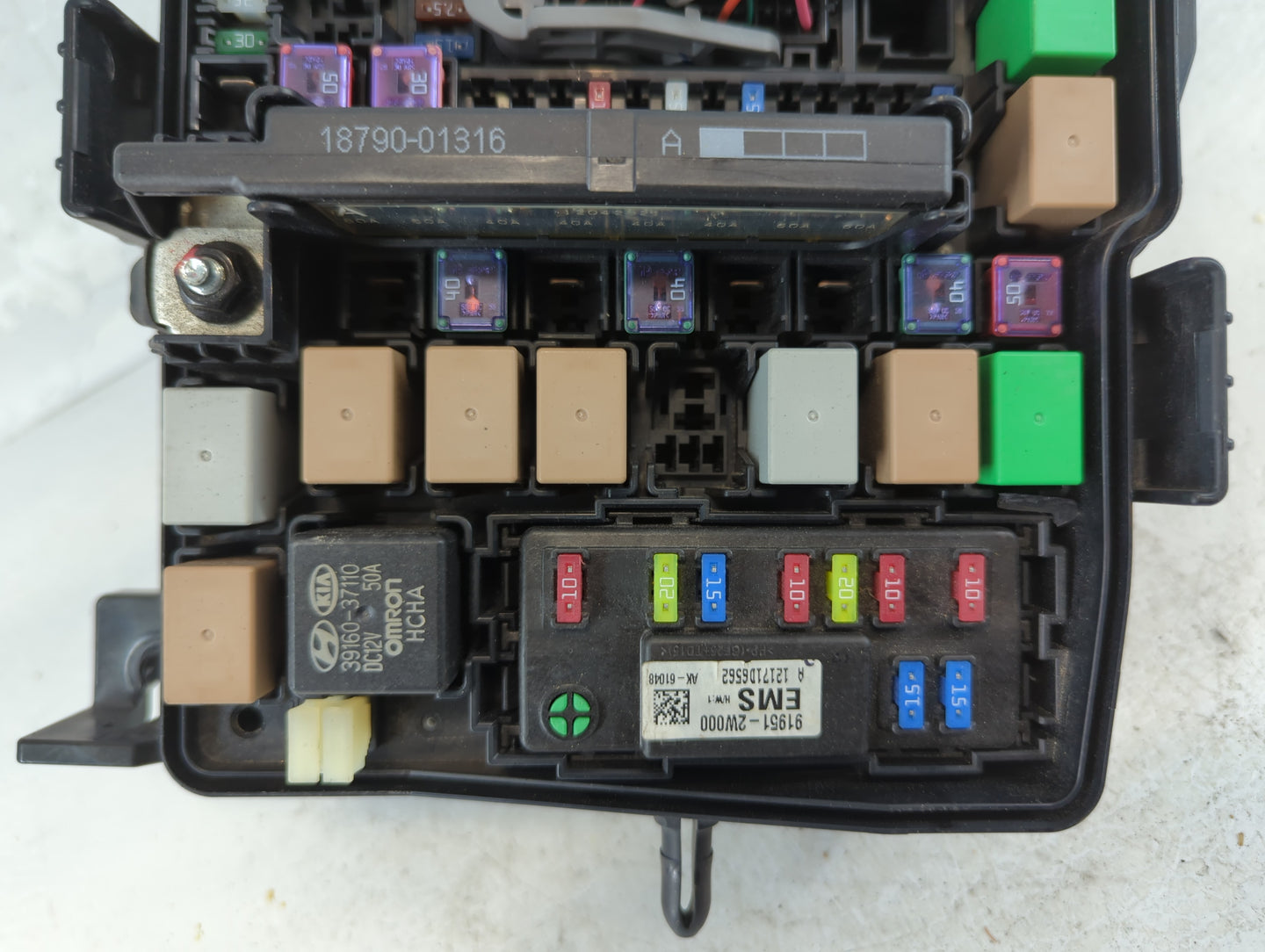 2013 Hyundai Santa Fe Fusebox Fuse Box Panel Relay Module P/N:VSP73320701872110053 Fits OEM Used Auto Parts - Oemusedautopar