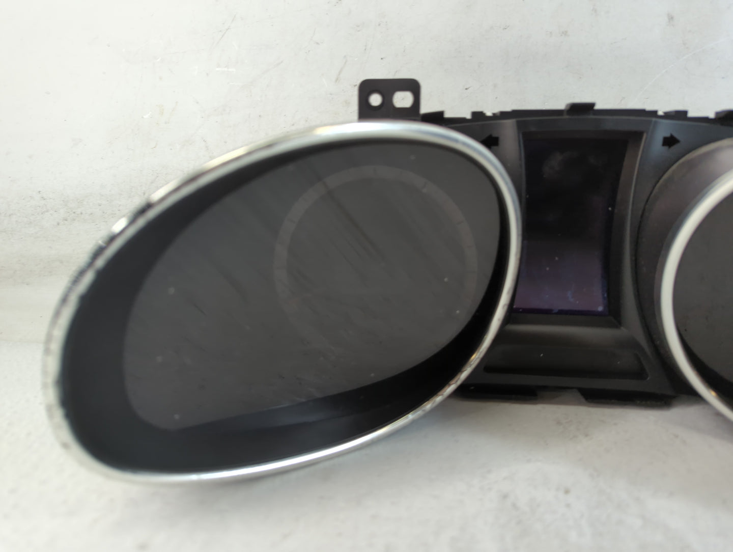 2013-2014 Hyundai Santa Fe Instrument Cluster Speedometer Gauges P/N:94011-B8041 Fits Fits 2013 2014 OEM Used Auto Parts - O