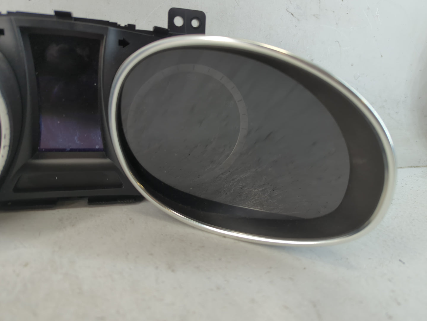 2013-2014 Hyundai Santa Fe Instrument Cluster Speedometer Gauges P/N:94011-B8041 Fits Fits 2013 2014 OEM Used Auto Parts - O