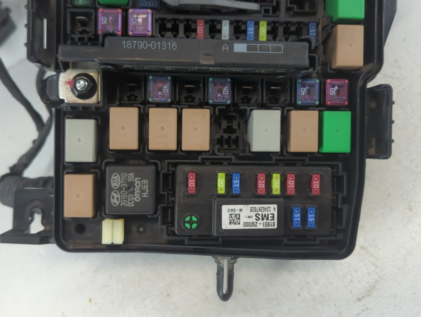 2013 Hyundai Santa Fe Fusebox Fuse Box Panel Relay Module P/N:VS912004Z150ZA Fits OEM Used Auto Parts - Oemusedautoparts1.co