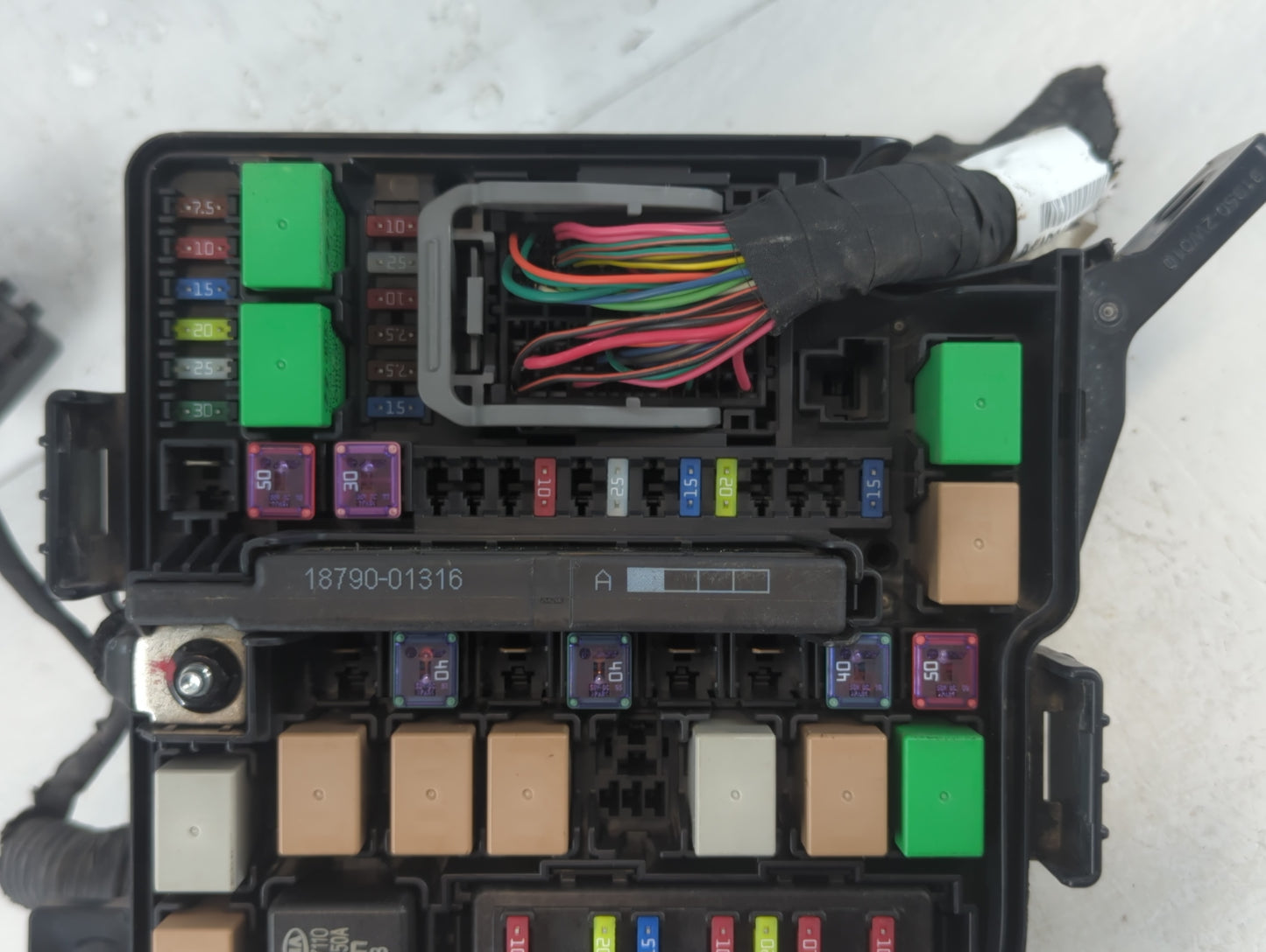 2013 Hyundai Santa Fe Fusebox Fuse Box Panel Relay Module P/N:VS912004Z150ZA Fits OEM Used Auto Parts - Oemusedautoparts1.co