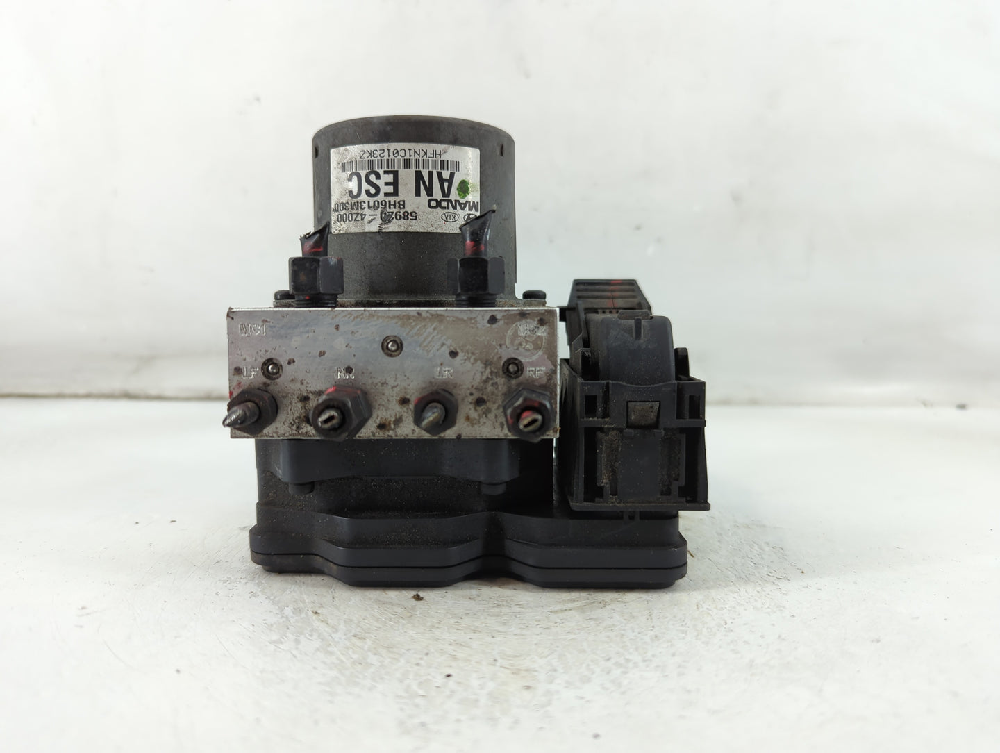 2013 Hyundai Santa Fe ABS Pump Control Module Replacement P/N:BH6013M300 58920-4Z000 Fits OEM Used Auto Parts - Oemusedautop