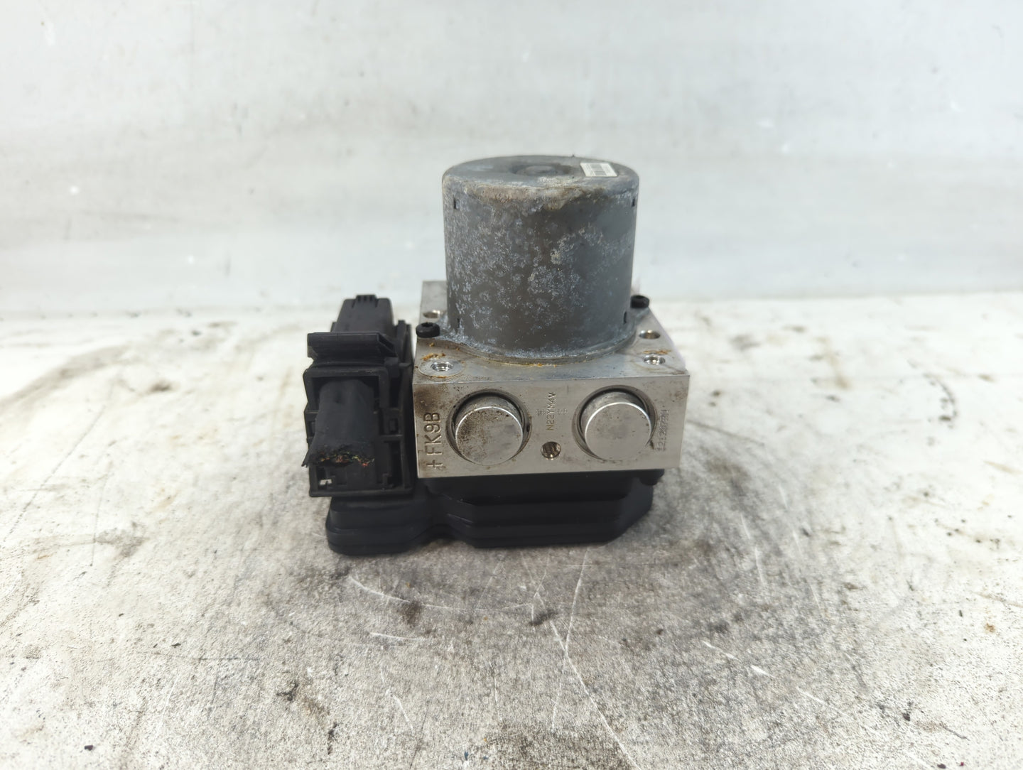 2013 Hyundai Santa Fe ABS Pump Control Module Replacement P/N:58920-4Z000 Fits OEM Used Auto Parts - Oemusedautoparts1.com