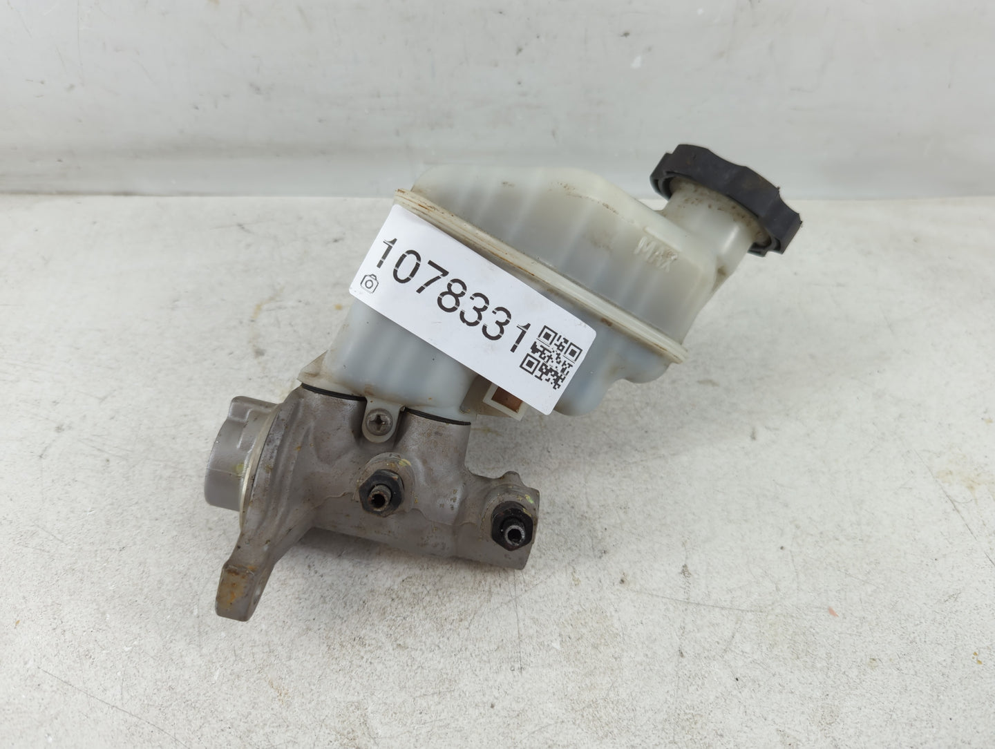 2011-2014 Hyundai Sonata Brake Master Cylinder - Oemusedautoparts1.com