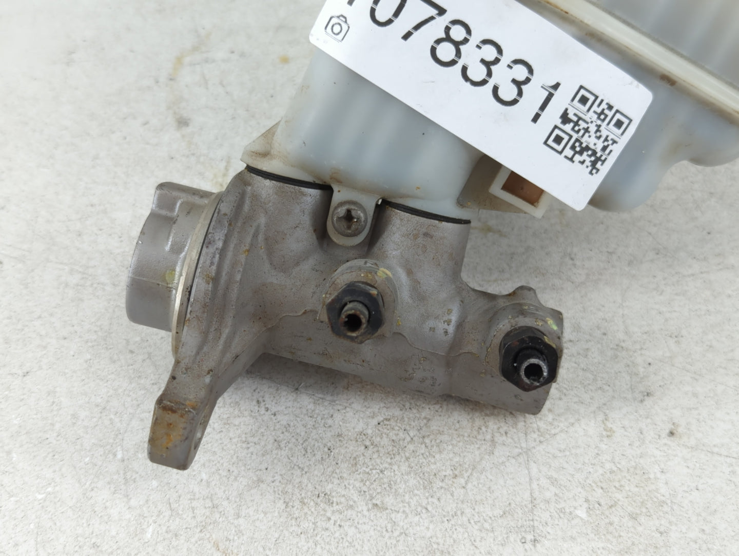 2011-2014 Hyundai Sonata Brake Master Cylinder - Oemusedautoparts1.com