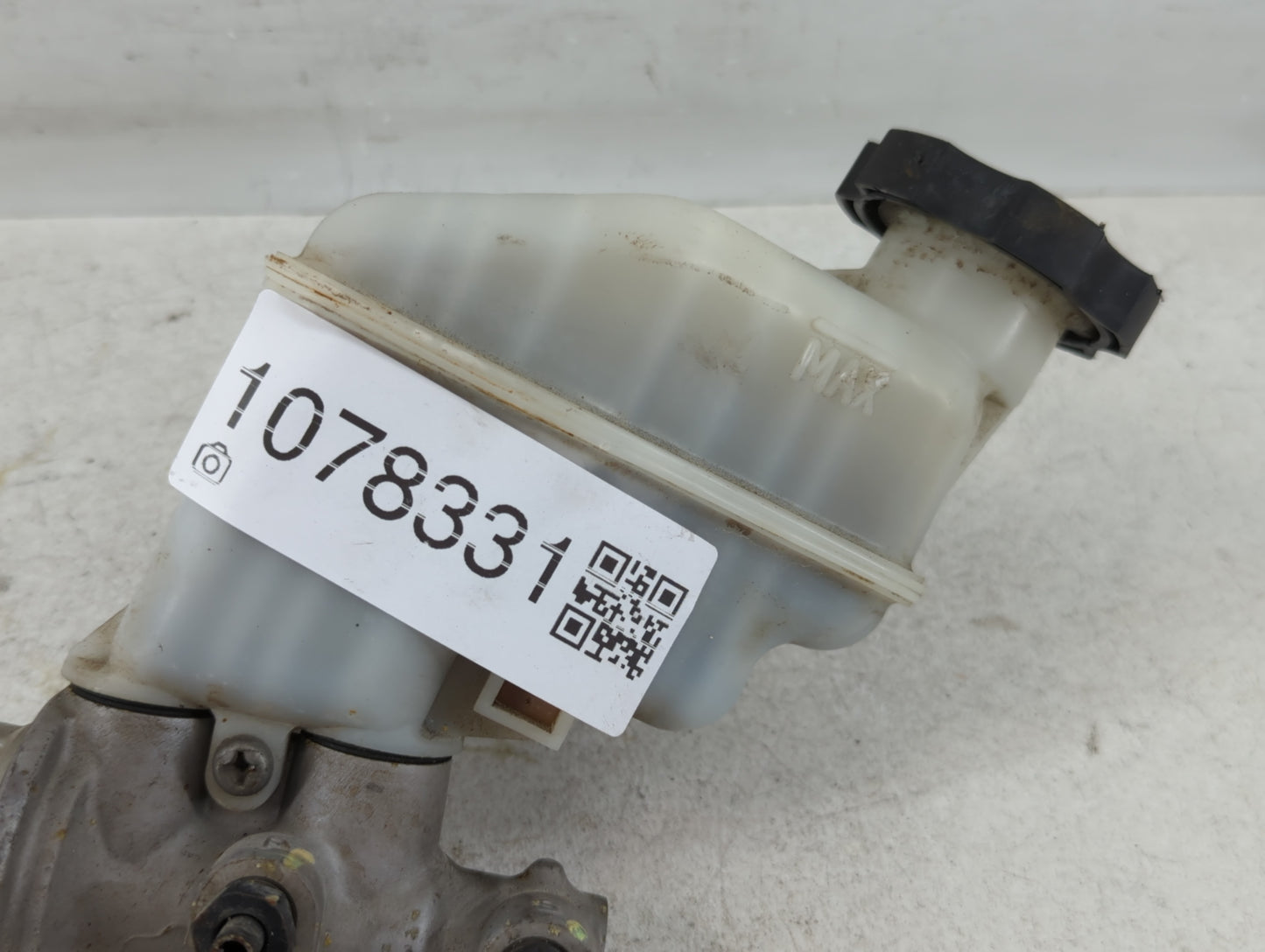 2011-2014 Hyundai Sonata Brake Master Cylinder - Oemusedautoparts1.com