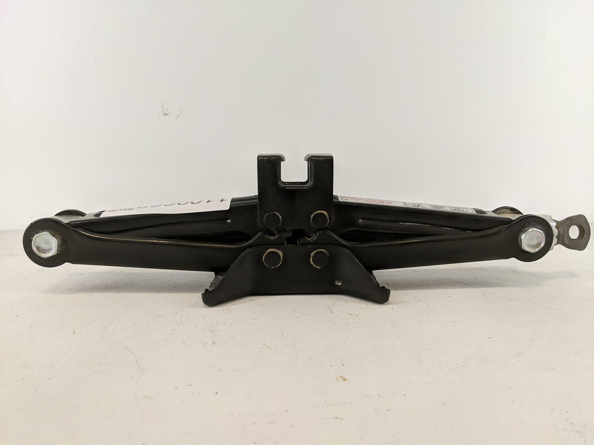2013 Hyundai Sonata Spare Scissor Car Jack 1100662 - Oemusedautoparts1.com