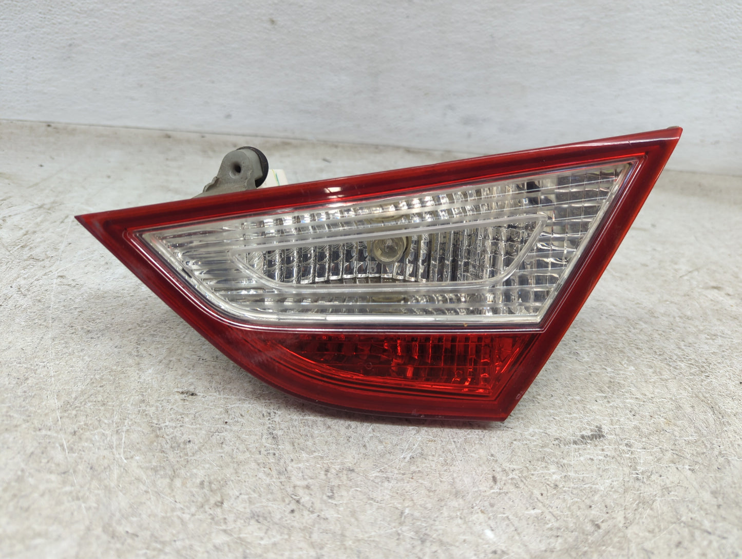 2011 Hyundai Sonata Passenger Right Side Deck Lid Mounted Tail Light - Oemusedautoparts1.com