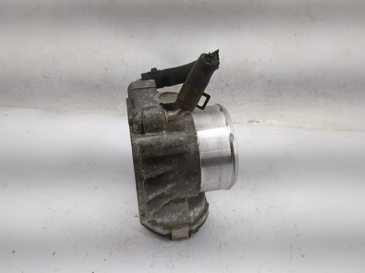2011-2014 Hyundai Sonata Throttle Body P/N:35100-2G700 Fits Fits 2011 2012 2013 2014 2015 2016 OEM Used Auto Parts - Oemused
