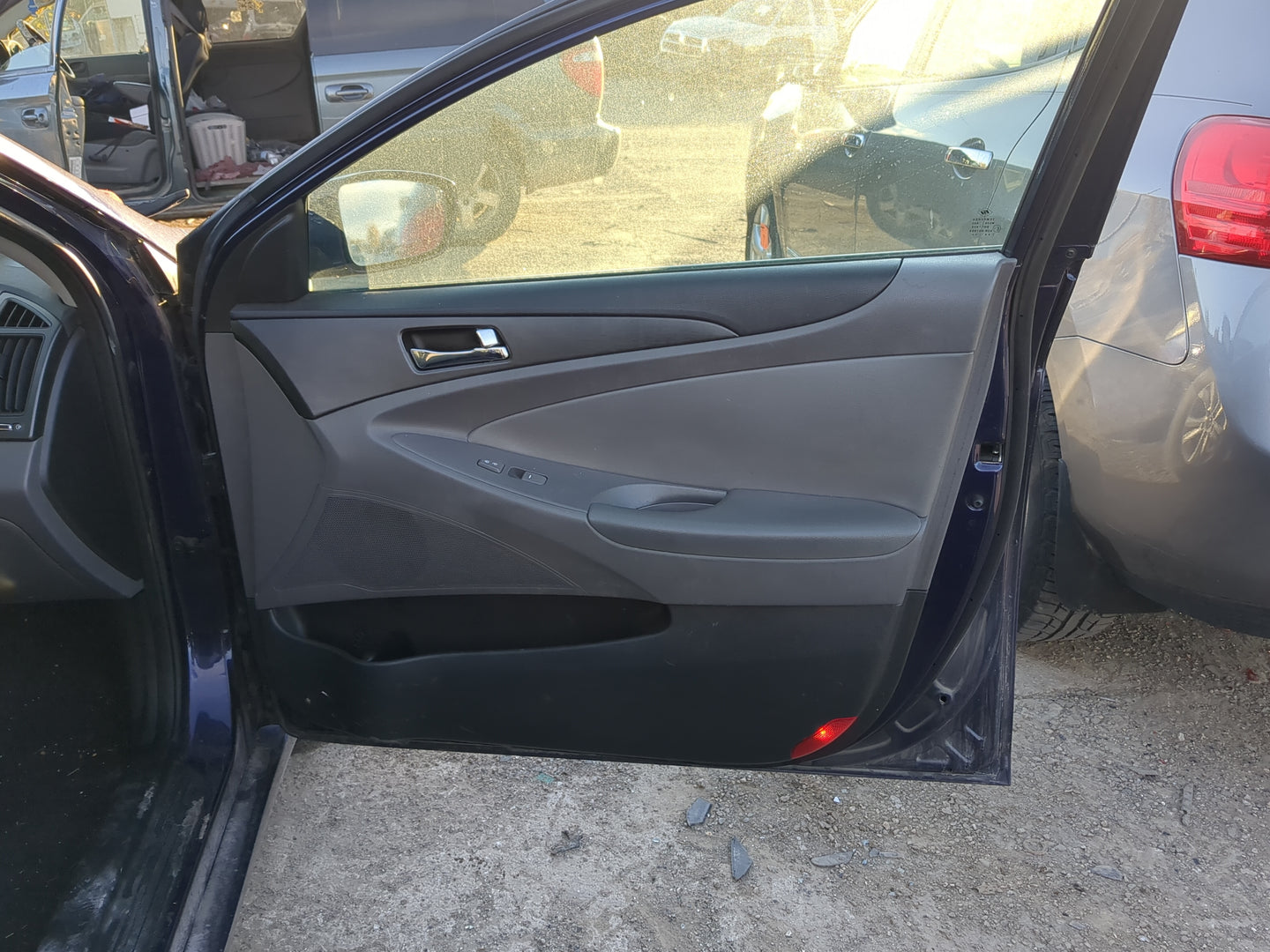 2013 Hyundai Sonata Front Right Passenger Interior Door Panel Trim 1212943 - Oemusedautoparts1.com