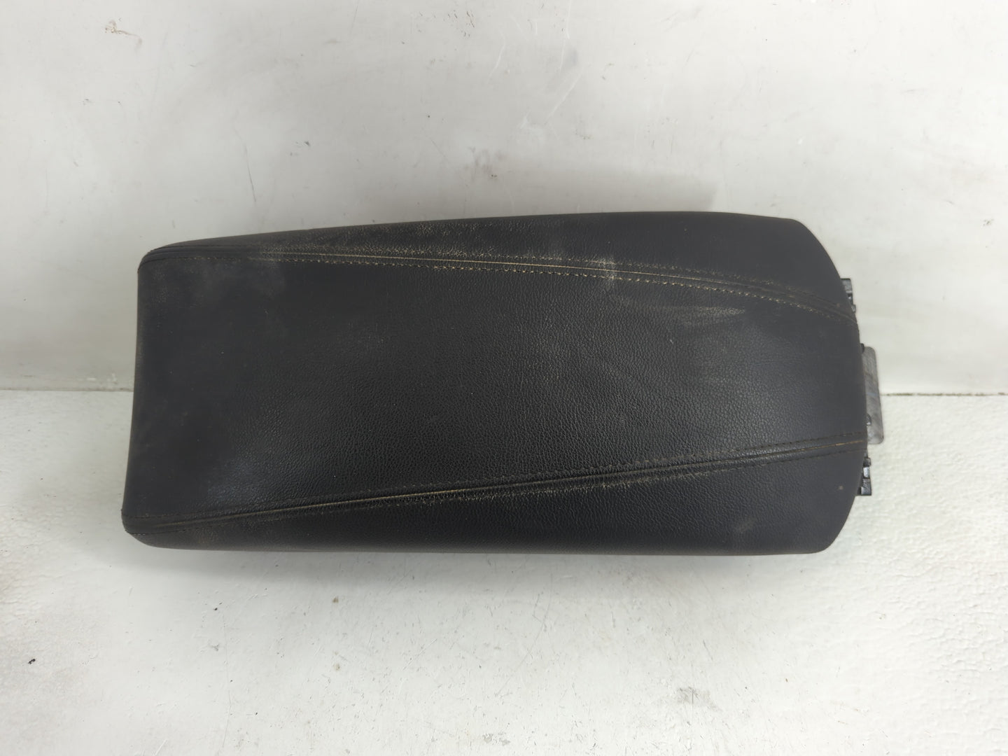 2013 Hyundai Sonata Center Console Armrest Cover Lid P/N:84660-3S000 Fits OEM Used Auto Parts - Oemusedautoparts1.com