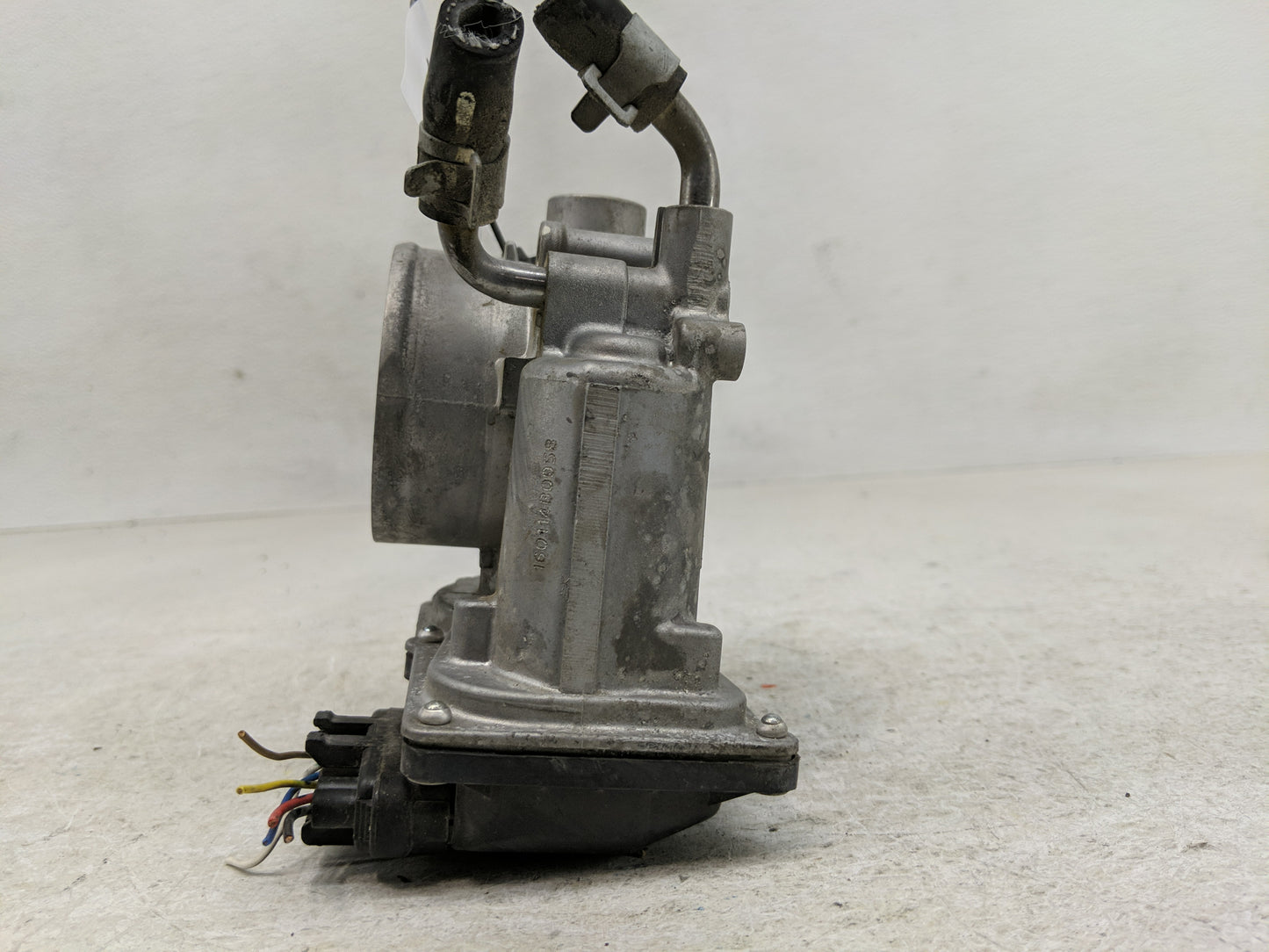 2011-2014 Hyundai Sonata Throttle Body P/N:35100-2E000 Fits Fits 2011 2012 2013 2014 2015 2016 OEM Used Auto Parts - Oemused