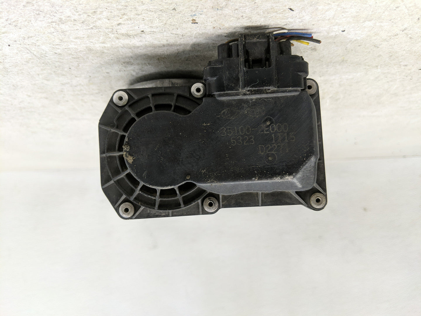 2011-2014 Hyundai Sonata Throttle Body P/N:35100-2E000 Fits Fits 2011 2012 2013 2014 2015 2016 OEM Used Auto Parts - Oemused