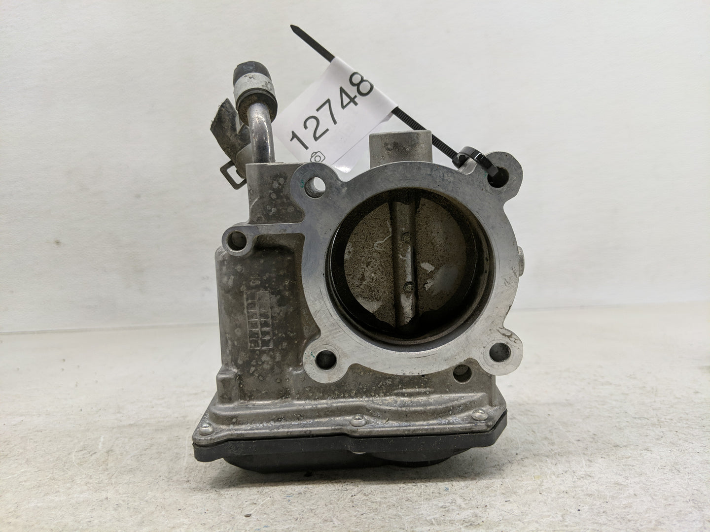 2011-2014 Hyundai Sonata Throttle Body P/N:35100-2E000 Fits Fits 2011 2012 2013 2014 2015 2016 OEM Used Auto Parts - Oemused