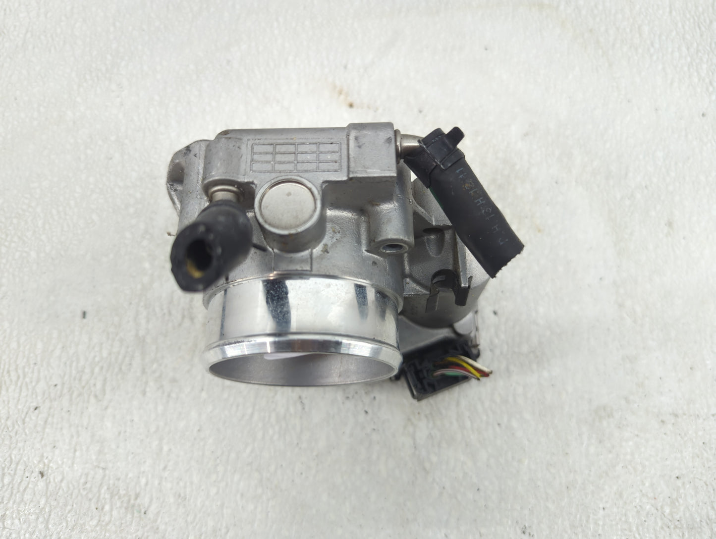 2011-2015 Hyundai Sonata Throttle Body P/N:90 4501 0020 35100-2G800 Fits Fits 2011 2012 2013 2014 2015 2016 OEM Used Auto Pa