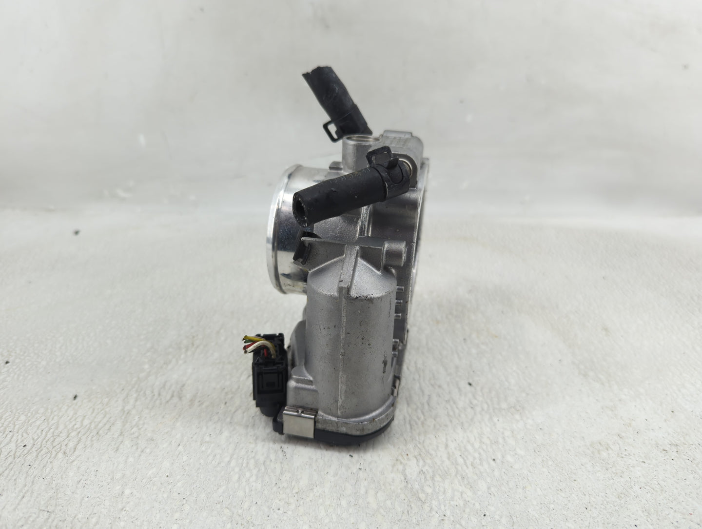 2011-2015 Hyundai Sonata Throttle Body P/N:90 4501 0020 35100-2G800 Fits Fits 2011 2012 2013 2014 2015 2016 OEM Used Auto Pa