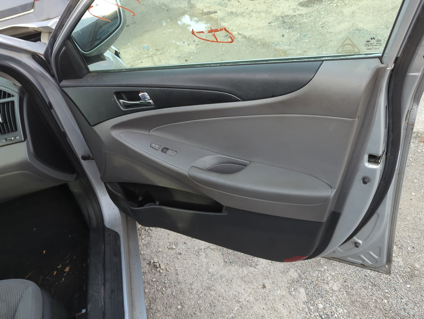 2013 Hyundai Sonata Front Right Passenger Interior Door Panel Trim - Oemusedautoparts1.com