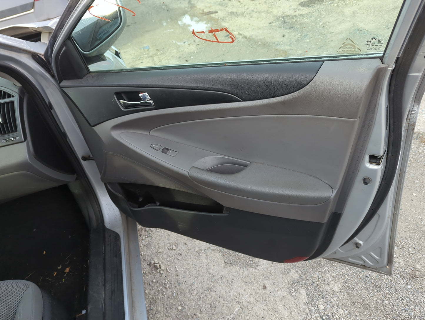 2013 Hyundai Sonata Front Right Passenger Interior Door Panel Trim - Oemusedautoparts1.com