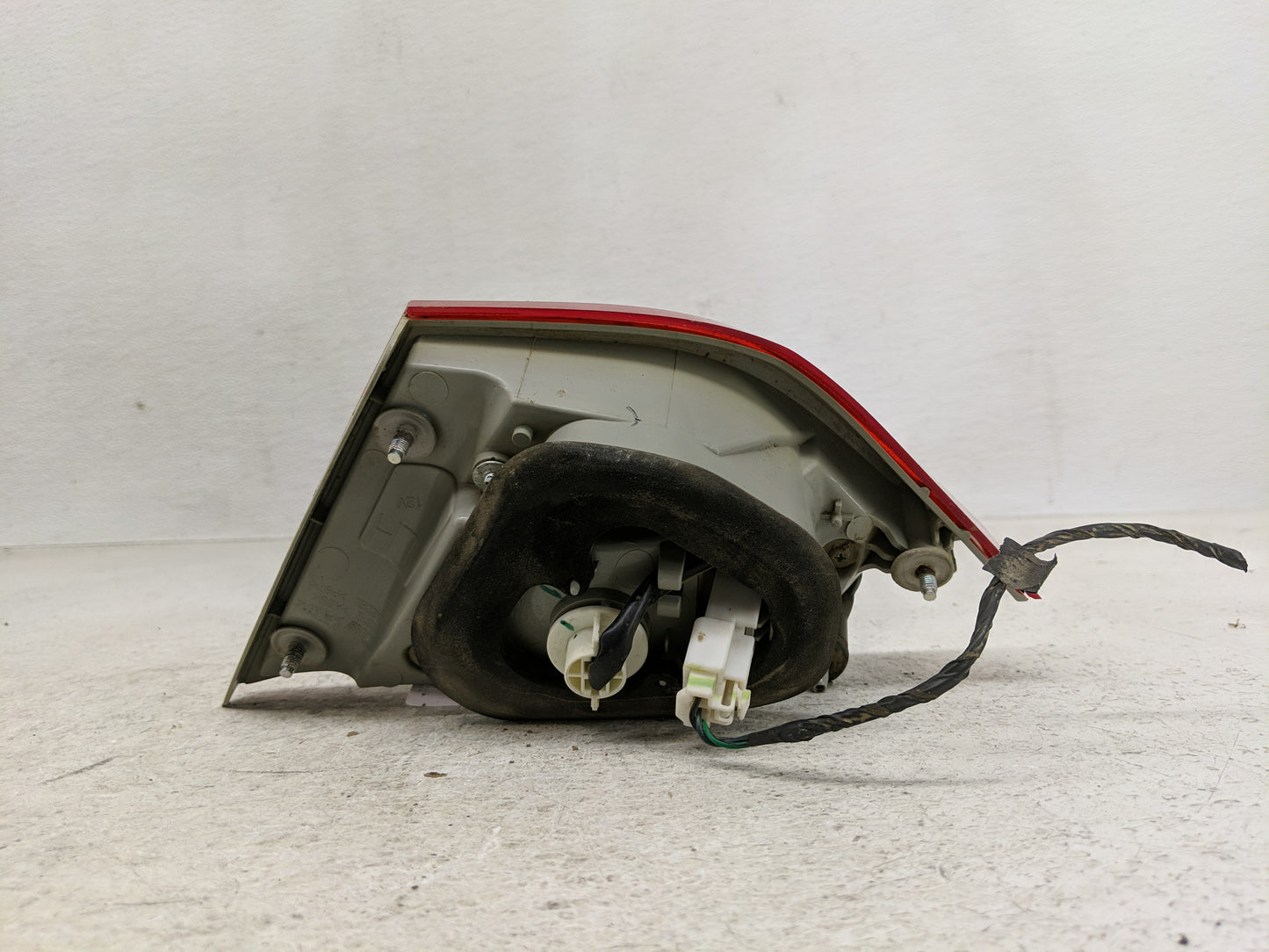 2011-2014 Hyundai Sonata Tail Light Assembly Driver Left OEM Fits Fits 2011 2012 2013 2014 OEM Used Auto Parts - Oemusedauto