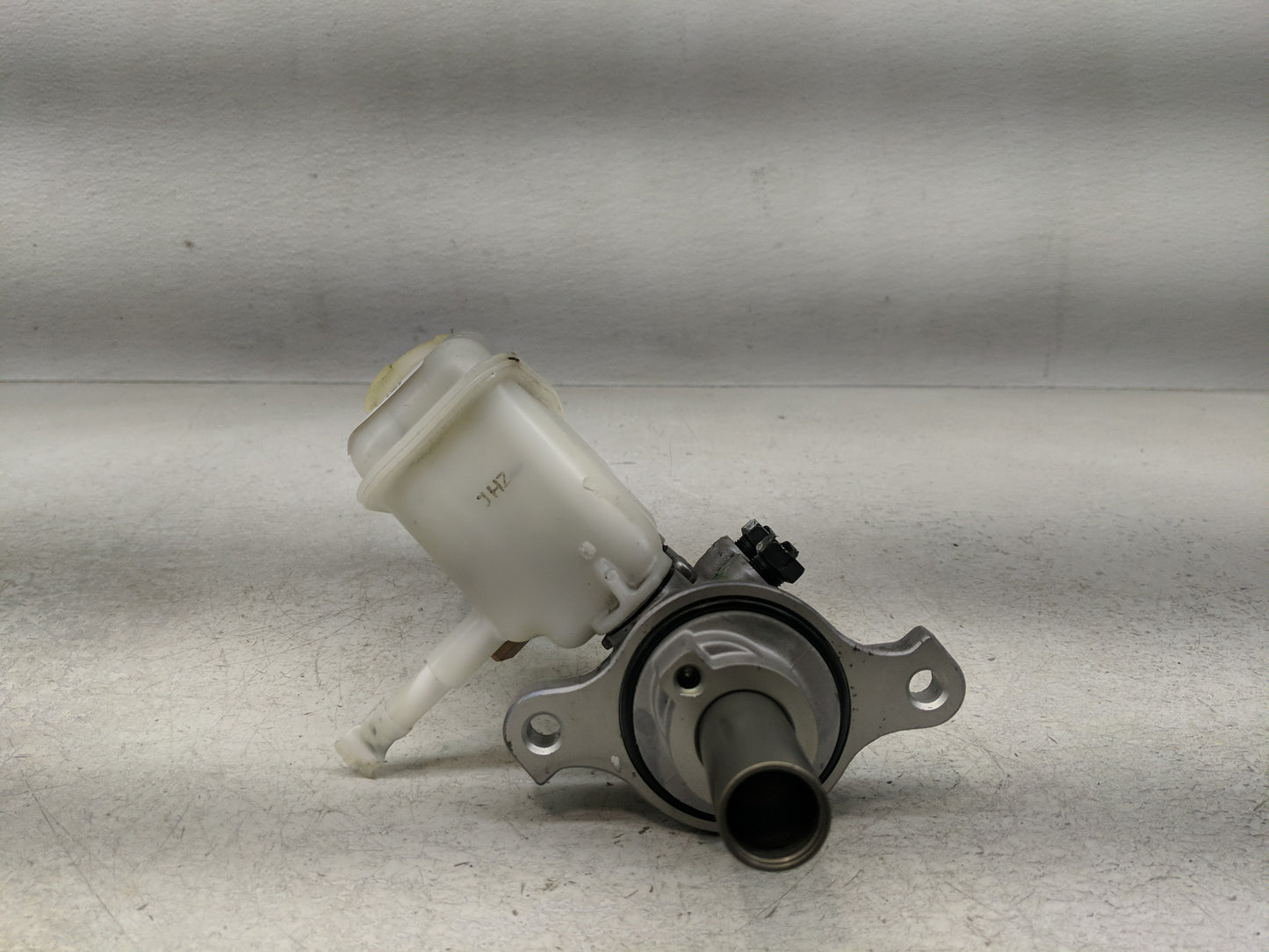 2013 Hyundai Sonata Brake Master Cylinder - Oemusedautoparts1.com