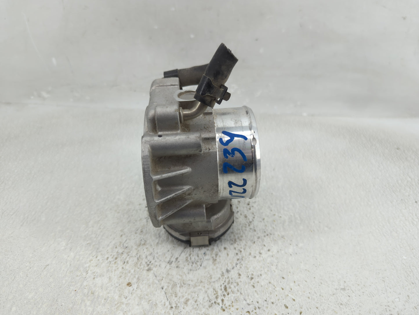 2011-2014 Hyundai Sonata Throttle Body P/N:35100-2G700 Fits Fits 2011 2012 2013 2014 2015 2016 OEM Used Auto Parts - Oemused