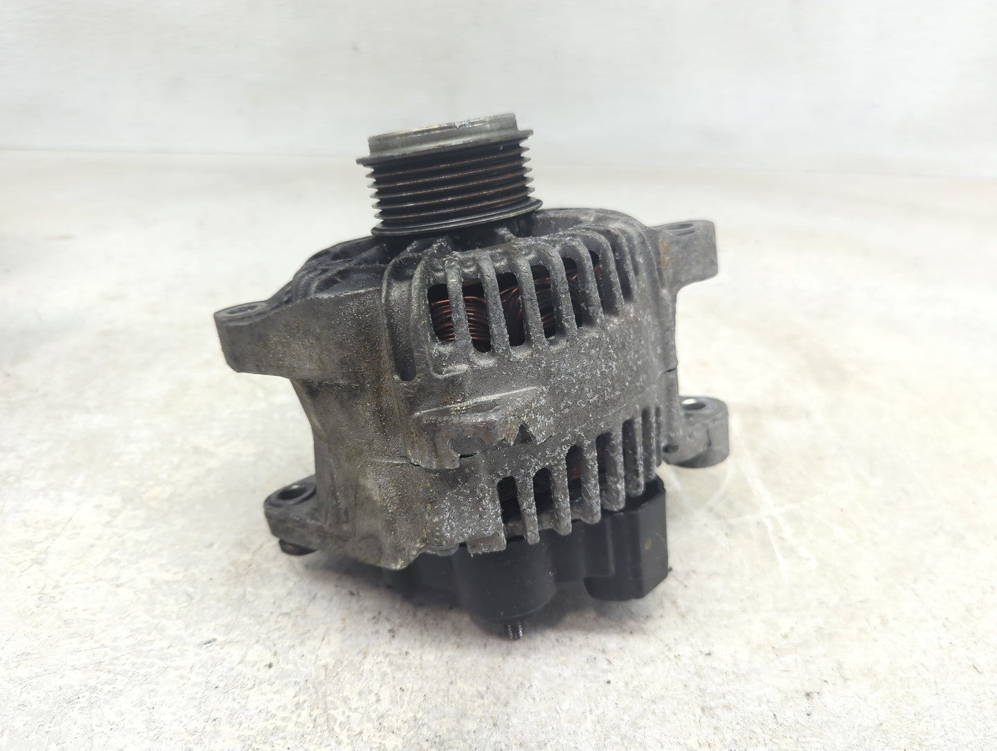 2011-2013 Hyundai Sonata Alternator Replacement Generator Charging Assembly Engine OEM P/N:2606184 B 37300-2G150 Fits OEM Us