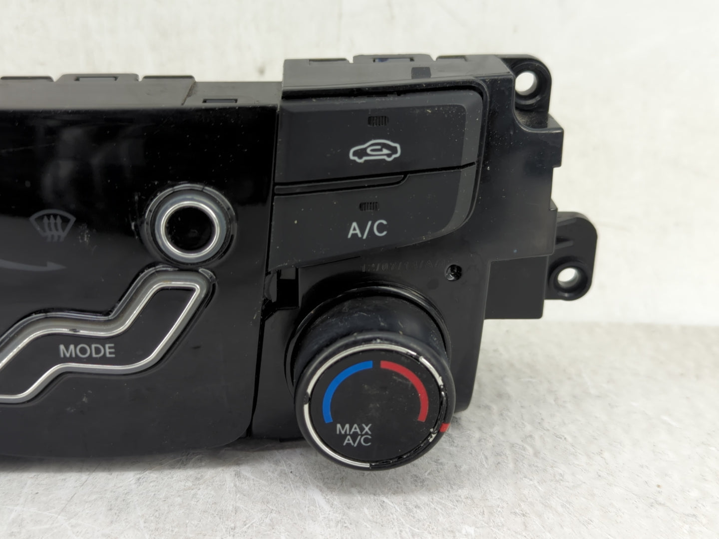 2013 Hyundai Sonata Climate Control Module Temperature AC/Heater Replacement P/N:97250-3Q001 Fits OEM Used Auto Parts - Oemu