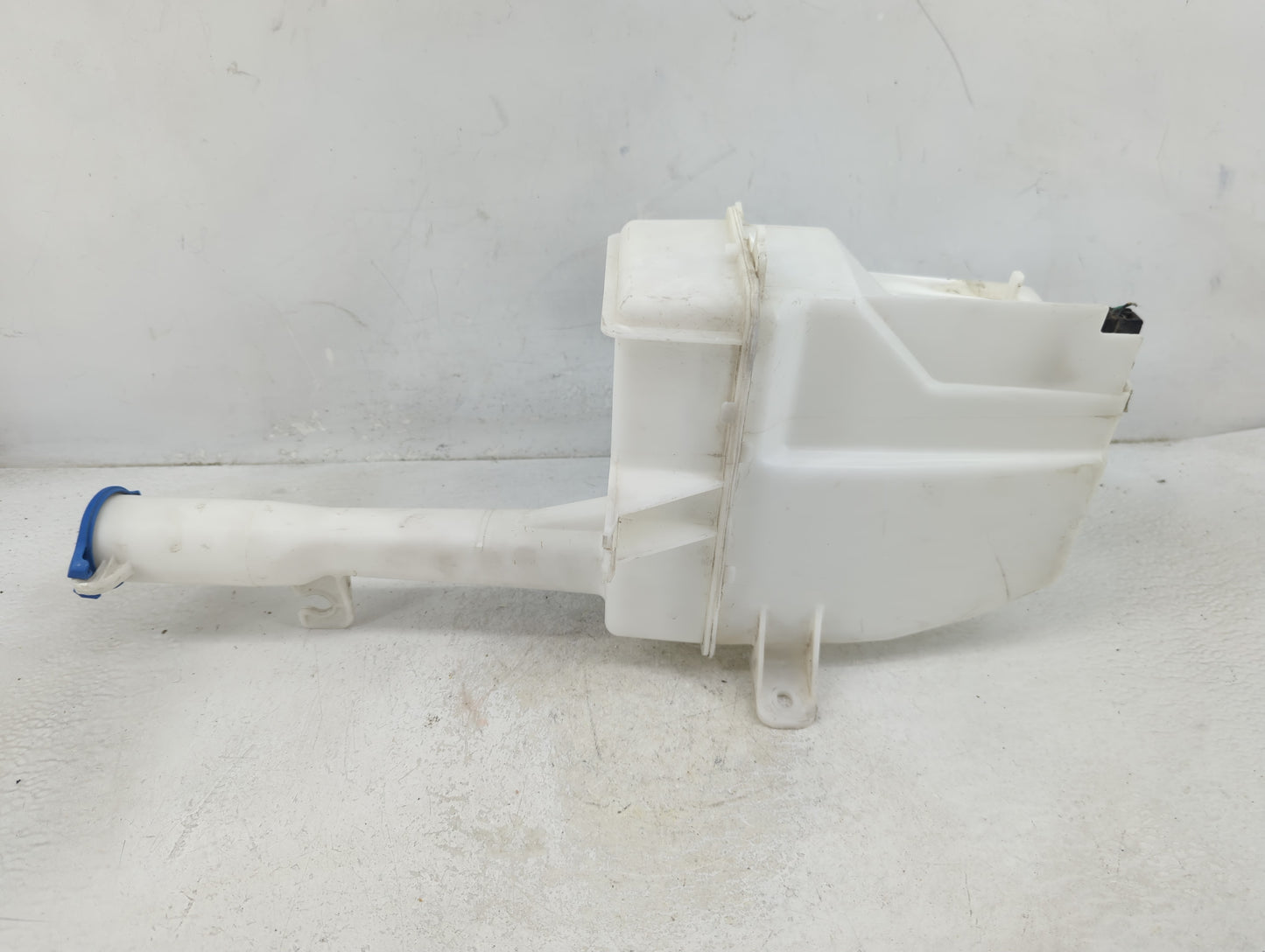2011-2015 Hyundai Sonata Windshield Washer Fluid Reservoir Bottle Oem - Oemusedautoparts1.com