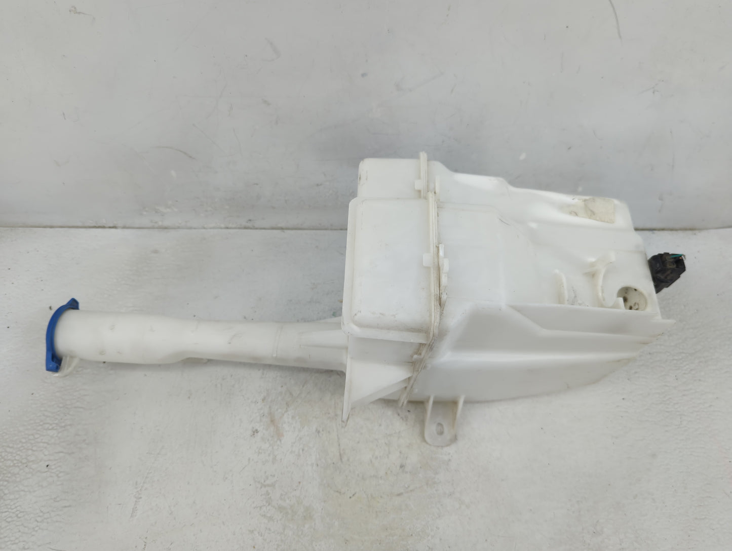 2011-2015 Hyundai Sonata Windshield Washer Fluid Reservoir Bottle Oem - Oemusedautoparts1.com