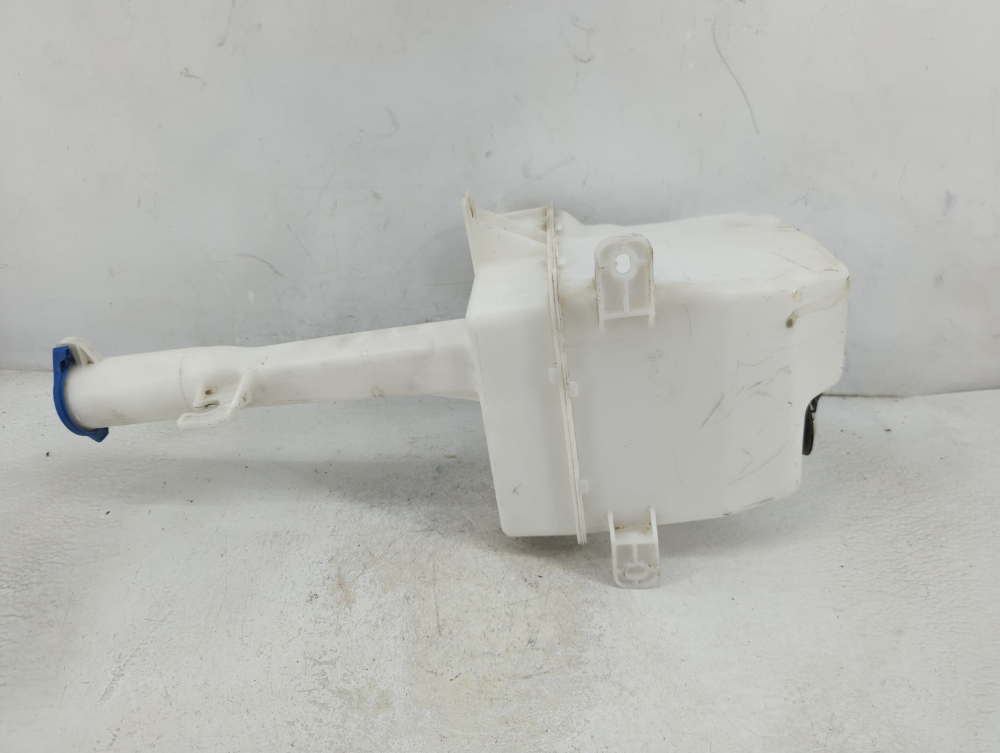 2011-2015 Hyundai Sonata Windshield Washer Fluid Reservoir Bottle Oem - Oemusedautoparts1.com