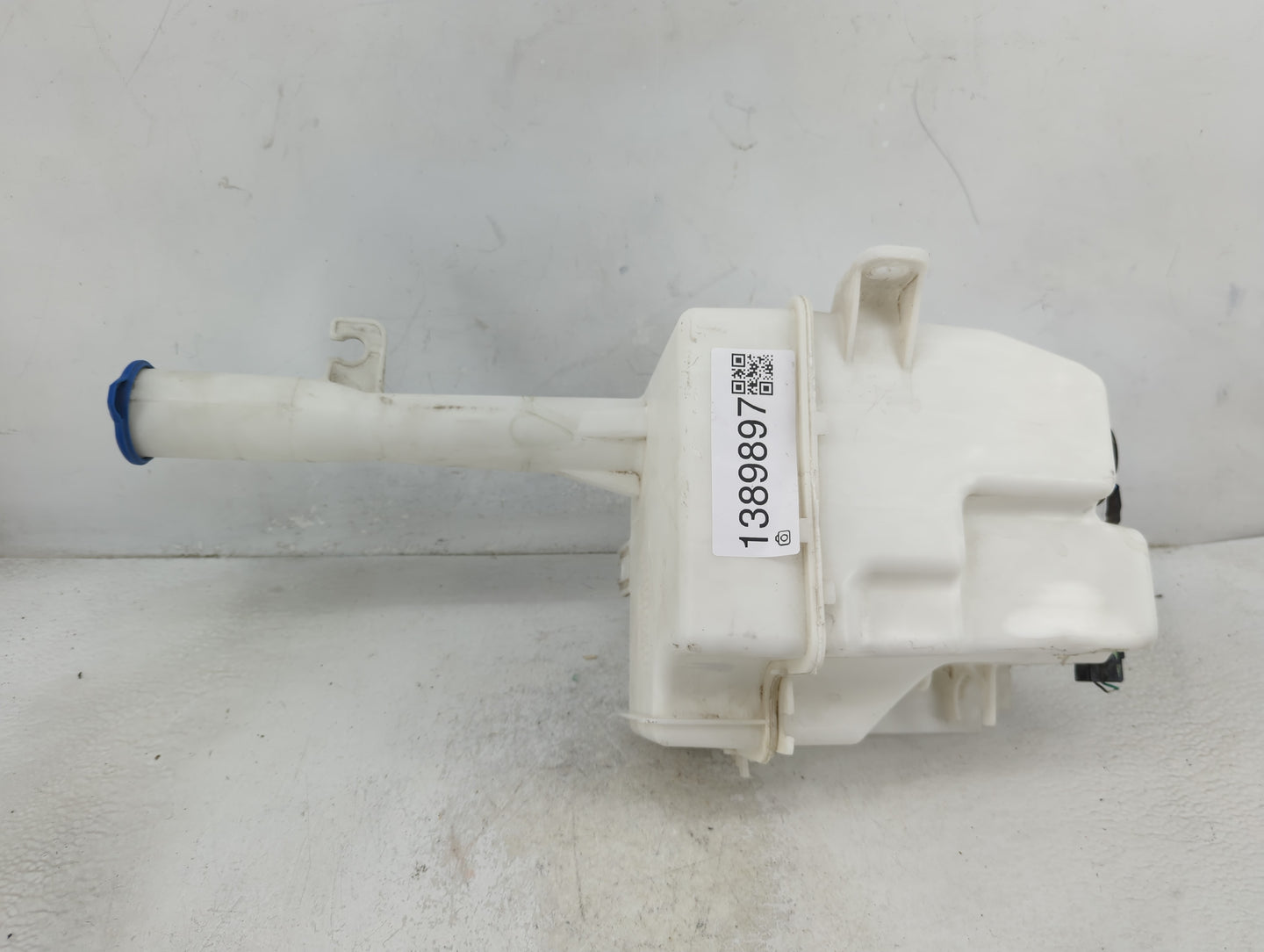 2011-2015 Hyundai Sonata Windshield Washer Fluid Reservoir Bottle Oem - Oemusedautoparts1.com