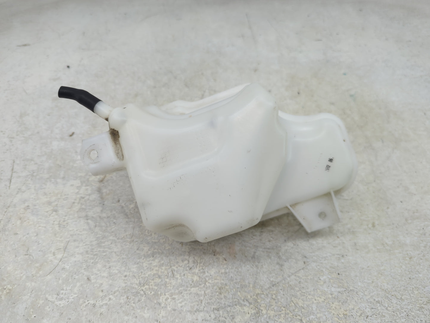 2011-2015 Hyundai Sonata Radiator Coolant Overflow Expansion Tank Bottle 1389898 - Oemusedautoparts1.com
