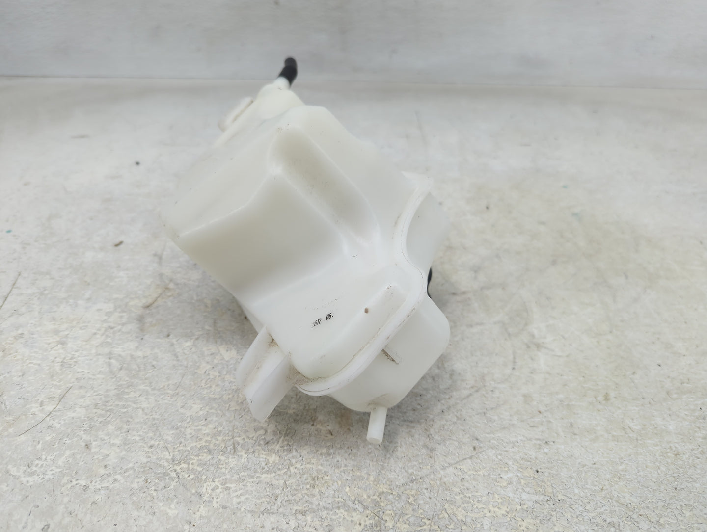 2011-2015 Hyundai Sonata Radiator Coolant Overflow Expansion Tank Bottle 1389898 - Oemusedautoparts1.com