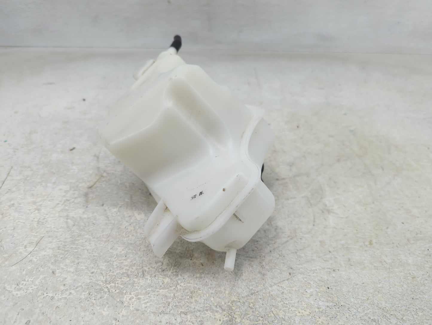 2011-2015 Hyundai Sonata Radiator Coolant Overflow Expansion Tank Bottle 1389898 - Oemusedautoparts1.com
