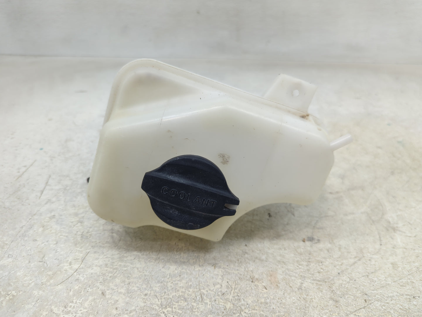 2011-2015 Hyundai Sonata Radiator Coolant Overflow Expansion Tank Bottle - Oemusedautoparts1.com