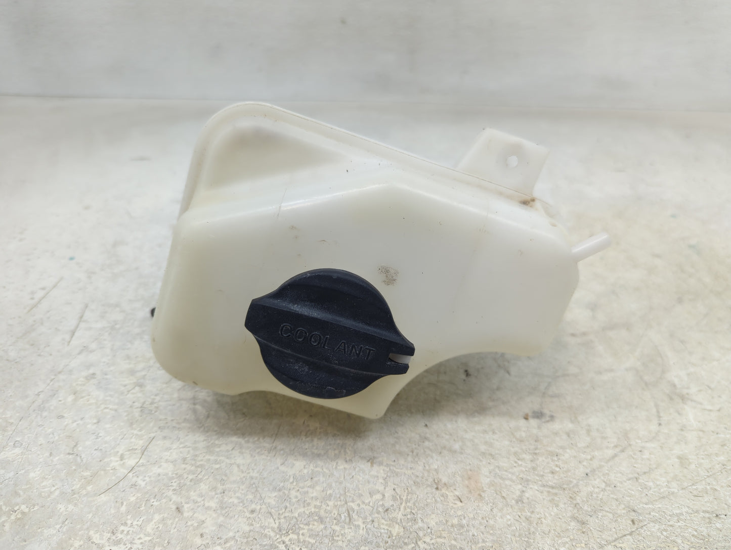 2011-2015 Hyundai Sonata Radiator Coolant Overflow Expansion Tank Bottle 1389965 - Oemusedautoparts1.com