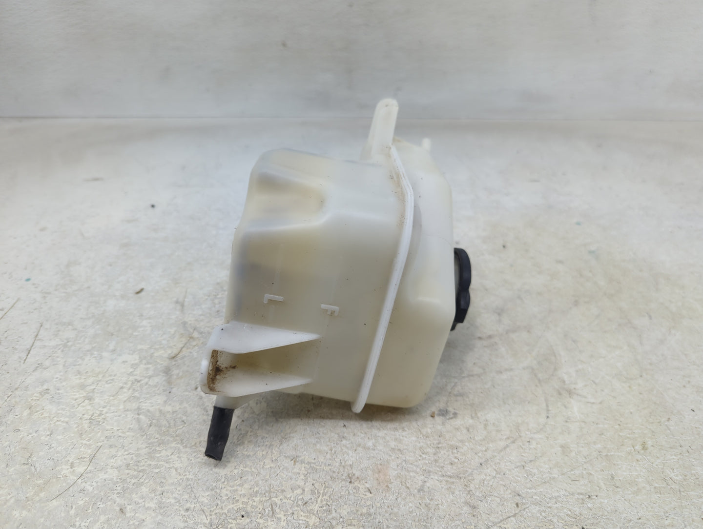2011-2015 Hyundai Sonata Radiator Coolant Overflow Expansion Tank Bottle - Oemusedautoparts1.com
