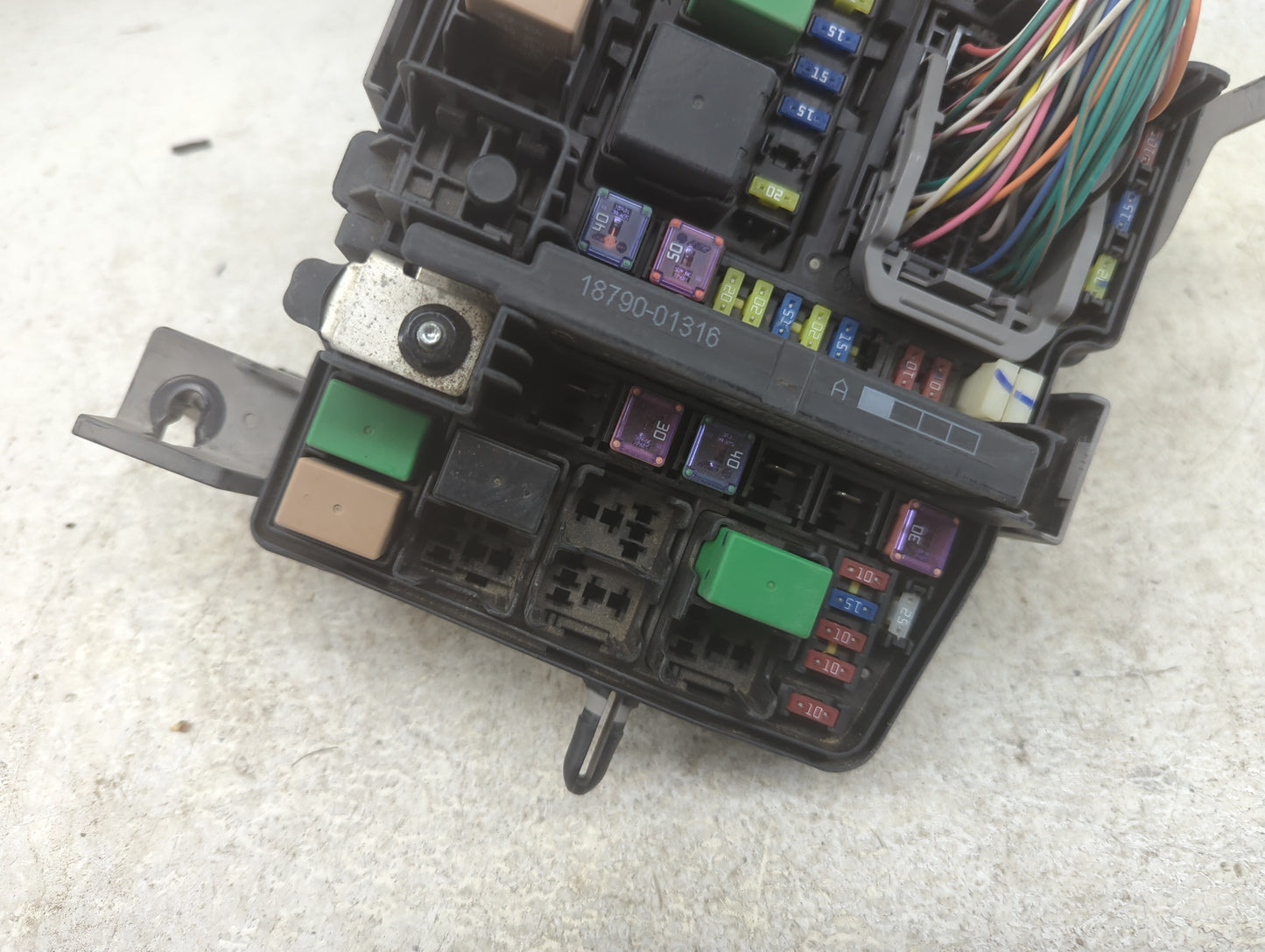 2011-2014 Hyundai Sonata Fusebox Fuse Box Panel Relay Module P/N:91950-3S711 Fits Fits 2011 2012 2013 2014 OEM Used Auto Par